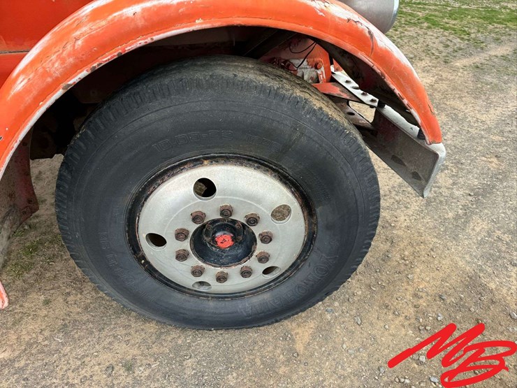 1964-peterbilt-351-image-24