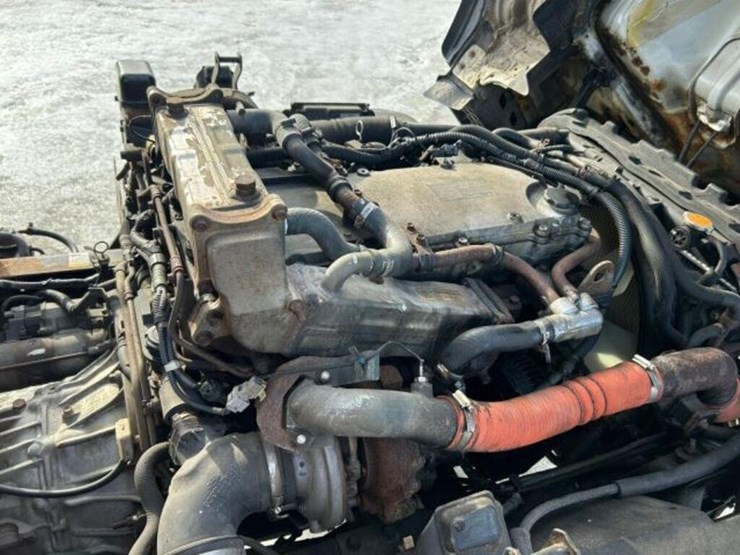 2015-isuzu-nrr-image-31