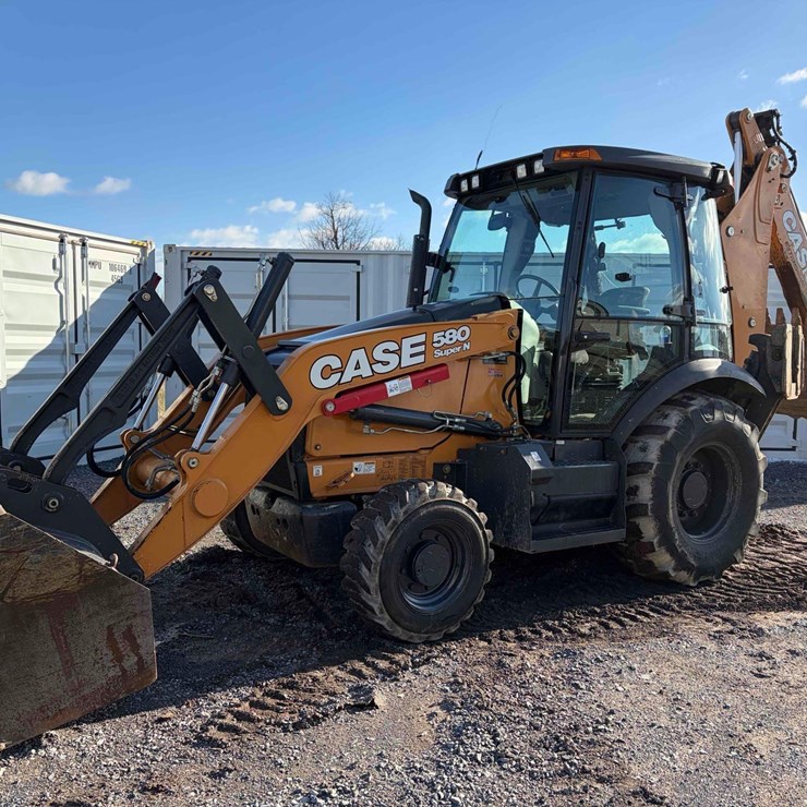 2019 CASE 580SN