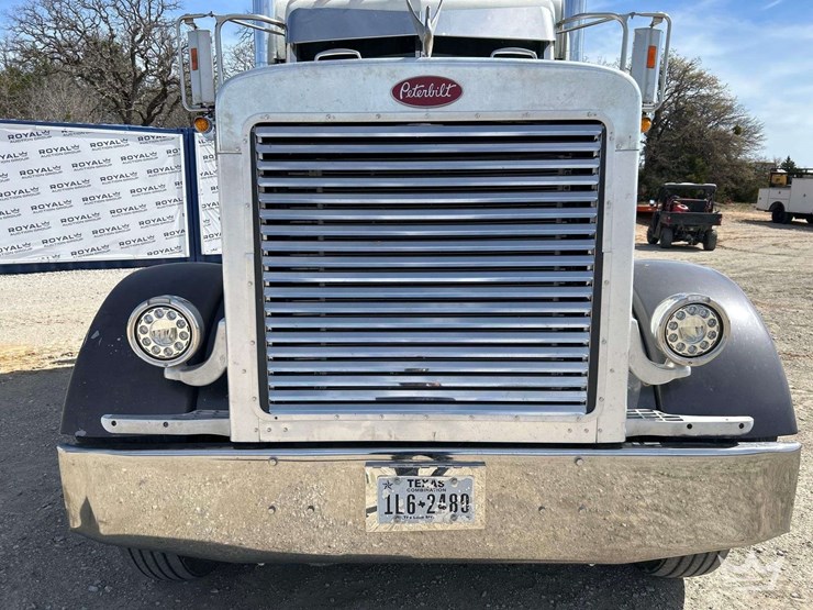 2006-peterbilt-379-image-38