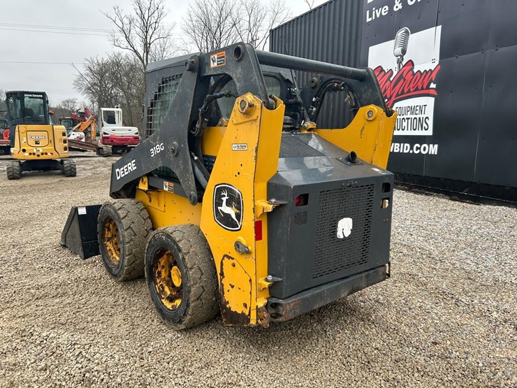 2020-deere-318g-image-2