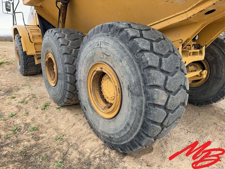 caterpillar-740-image-7