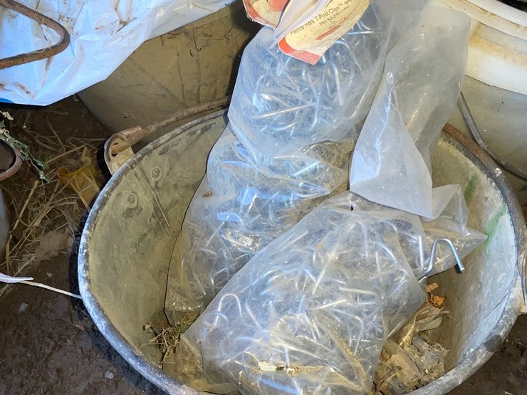 #6092-•-t-post-clips-and-electric-fence-gate-clips-image-6