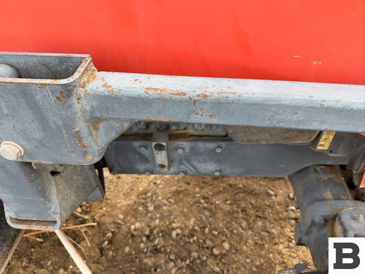 2014-kubota-m8540n-image-24