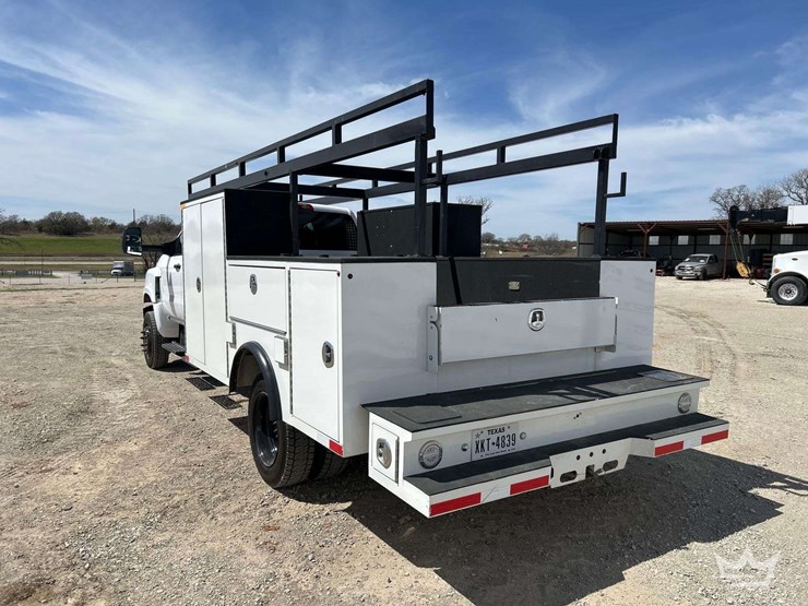 2022-chevrolet-silverado-6500hd-image-3