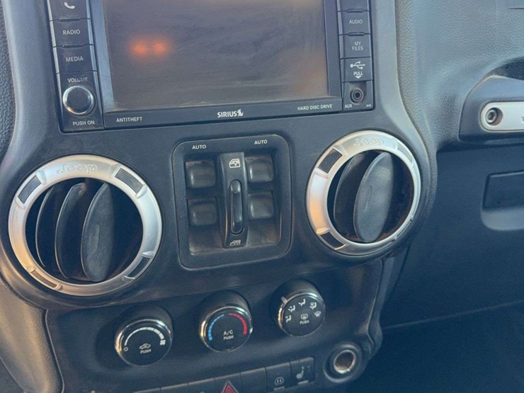 2012-jeep-wrangler-image-26
