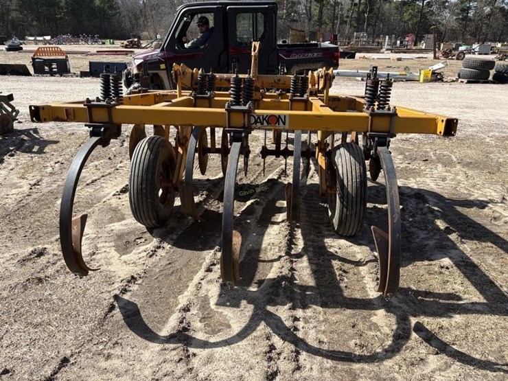 dakon-5-shank-chisel-plow-with-disc-image-4