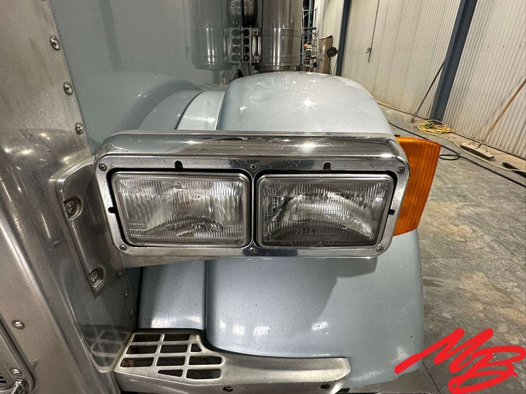 2007-peterbilt-379-image-38