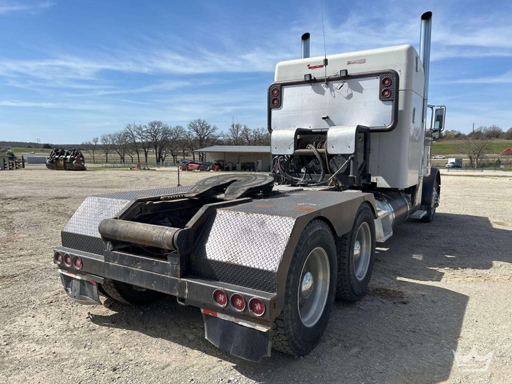 2006-peterbilt-379-image-4