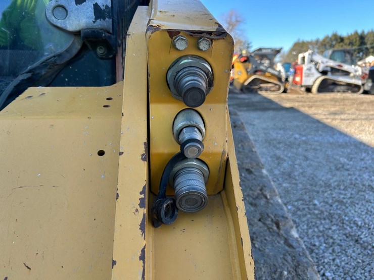 2021-caterpillar-289d3-image-11