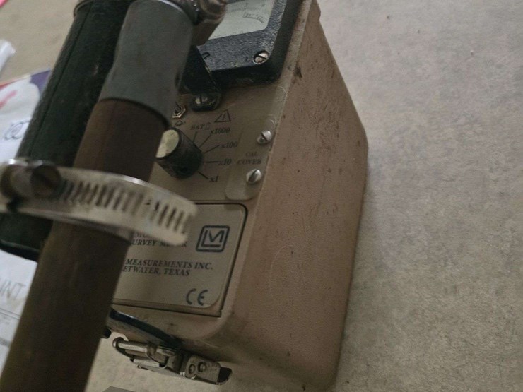 micro-r-model-192-survey-meter,-ludlum-measurements-inc.-handheld-lead-detector-image-3
