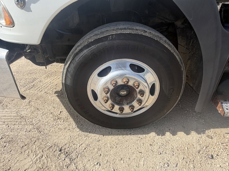 2010-mack-cxu-tri-axle-image-18