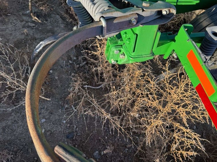 john-deere-32-image-10