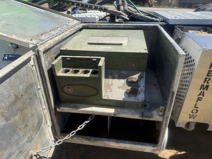 2019-peterbilt-567-image-7