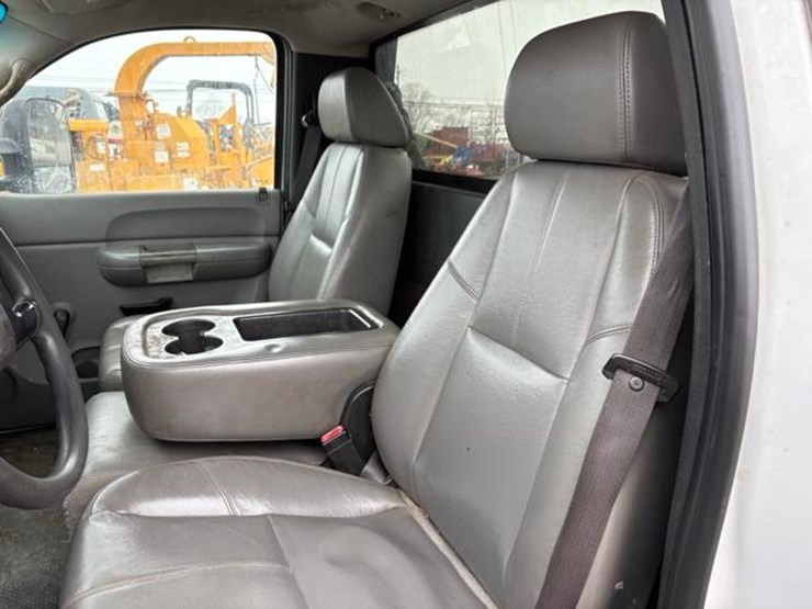 2008-gmc-2500-image-13