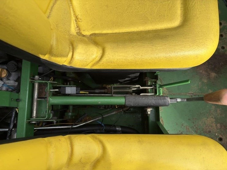 john-deere-gator-image-6