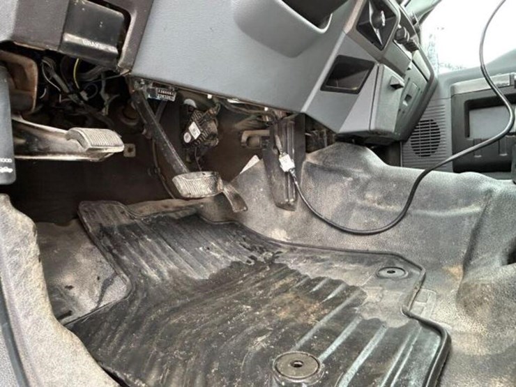 2011-ford-f350-image-26