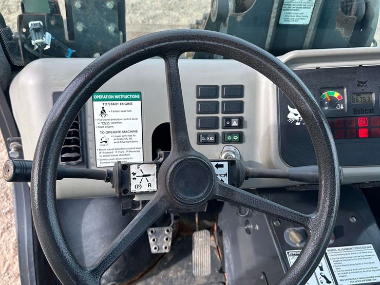 2007-bobcat-toolcat-5600-image-30