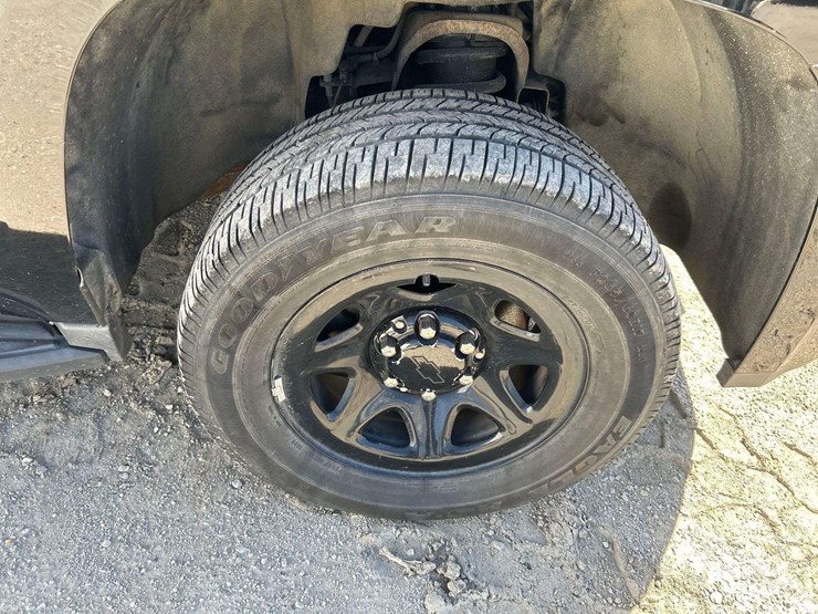 2017-chevrolet-tahoe-image-26