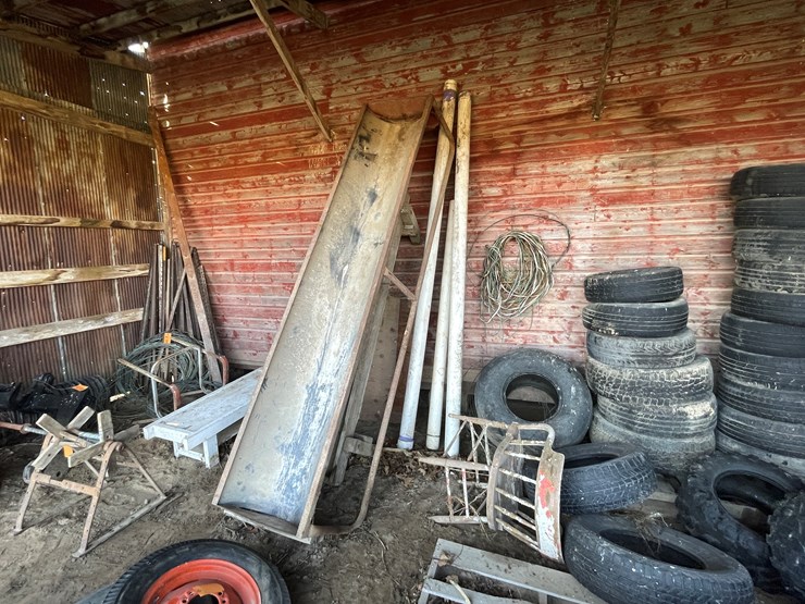 #6083-•-(2)-feed-troughs-image-3