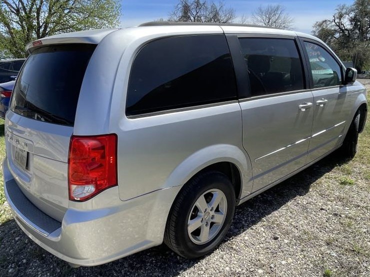 2012-dodge-grand-caravan-image-3