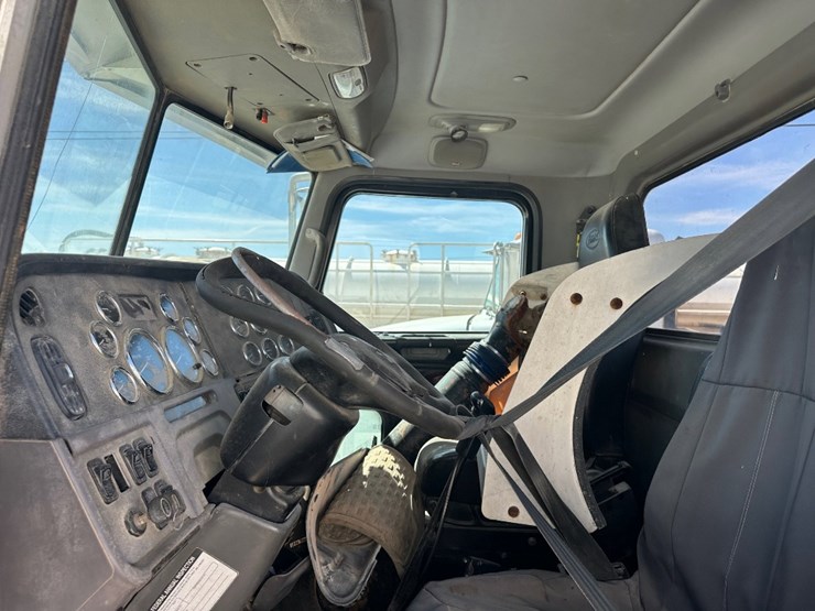 2012-peterbilt-386-image-11