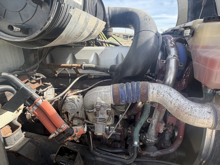 2010-mack-cxu-tri-axle-image-12