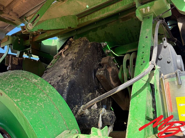 2022-john-deere-l341-image-15