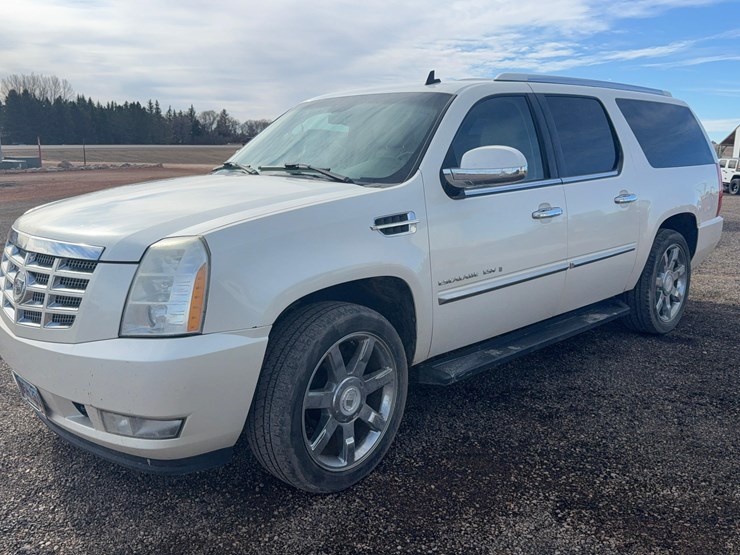 2008-cadillac-escalade-image-2
