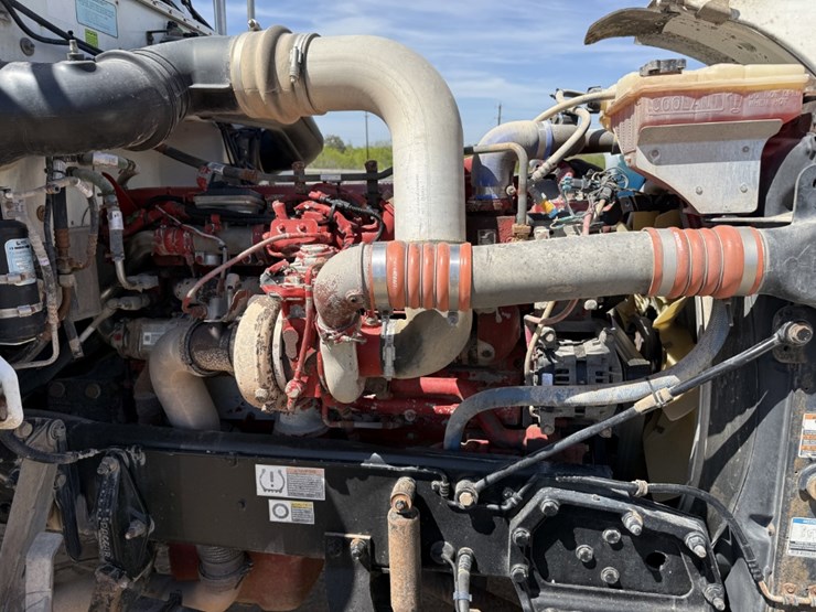 2013-peterbilt-367-image-11