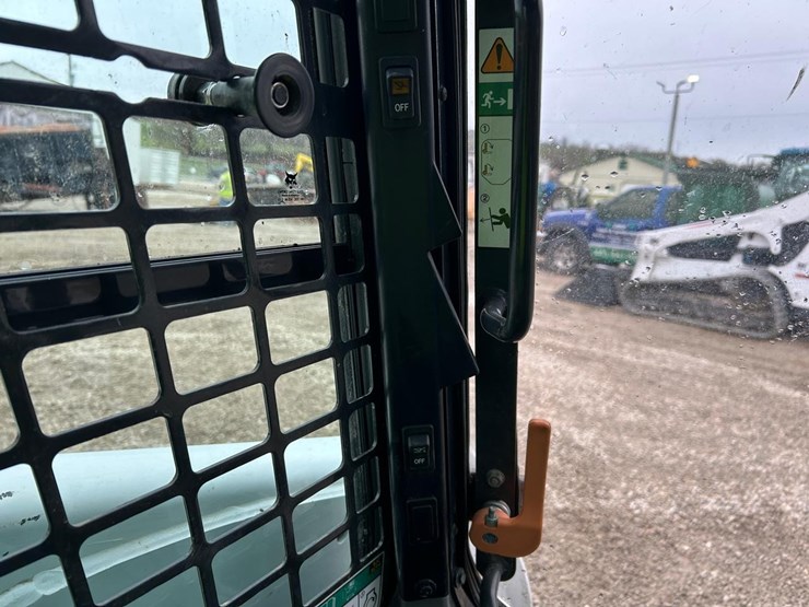 2023-bobcat-t770-image-27