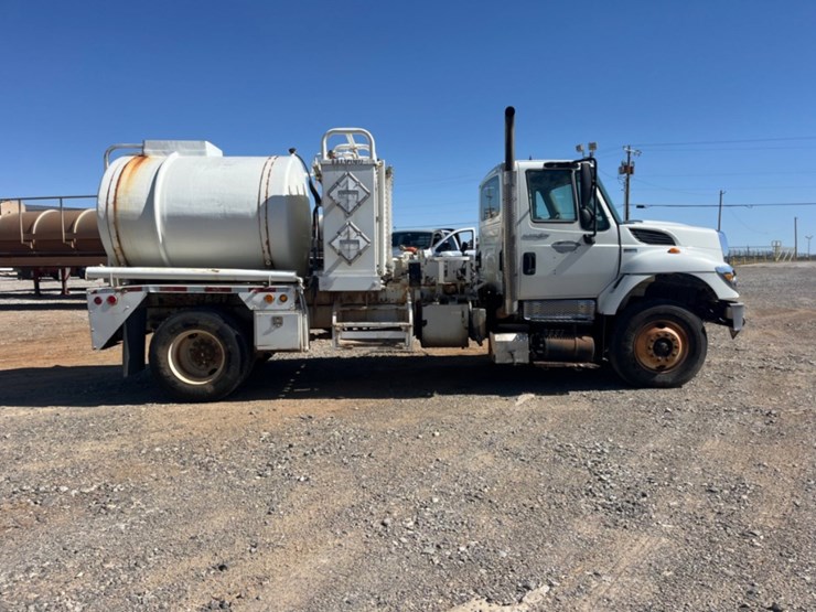 2011-international-workstar-7300-image-4