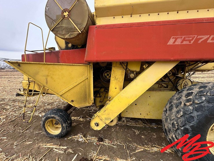 new-holland-70-image-16