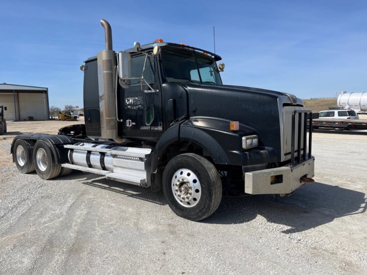 2011-western-star-4900sa-image-3