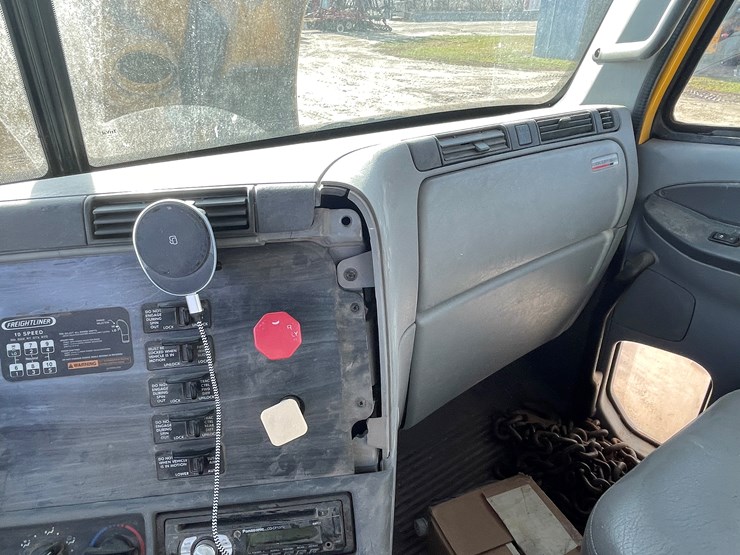 #6036-•-2009-freightliner-semi-(wi-title-in-delay)-image-38