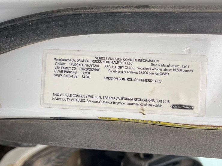 2018-freightliner-m2-106-image-5