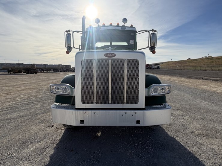 2021-peterbilt-367-image-3