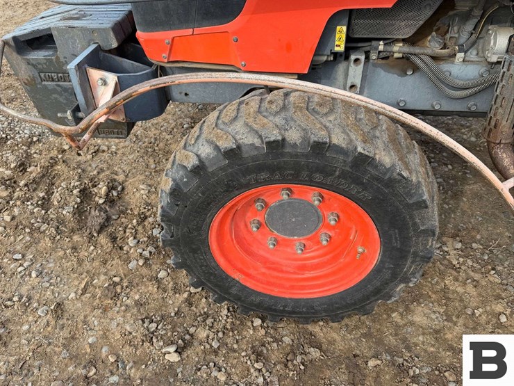2014-kubota-m8540n-image-11