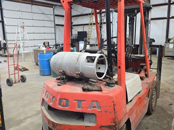 toyota-forklift-,9247-hours,-lp,-4600lb-machine,-side-shift,-3-stage-image-4