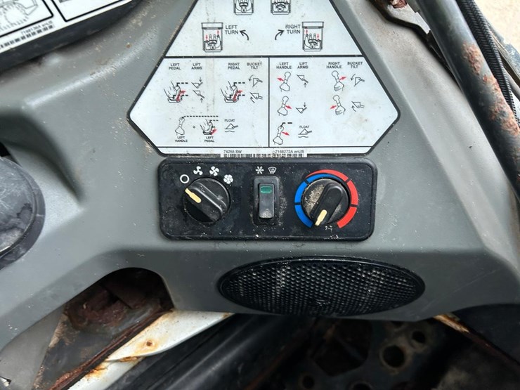 2017-bobcat-s650-image-23