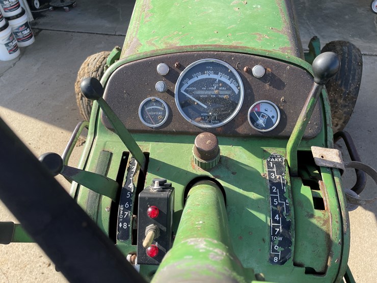 john-deere-4010-image-16