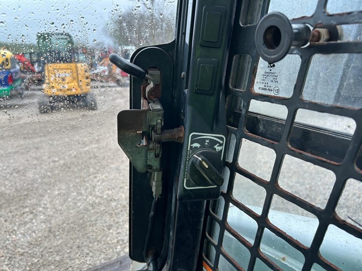 2017-bobcat-s650-image-21