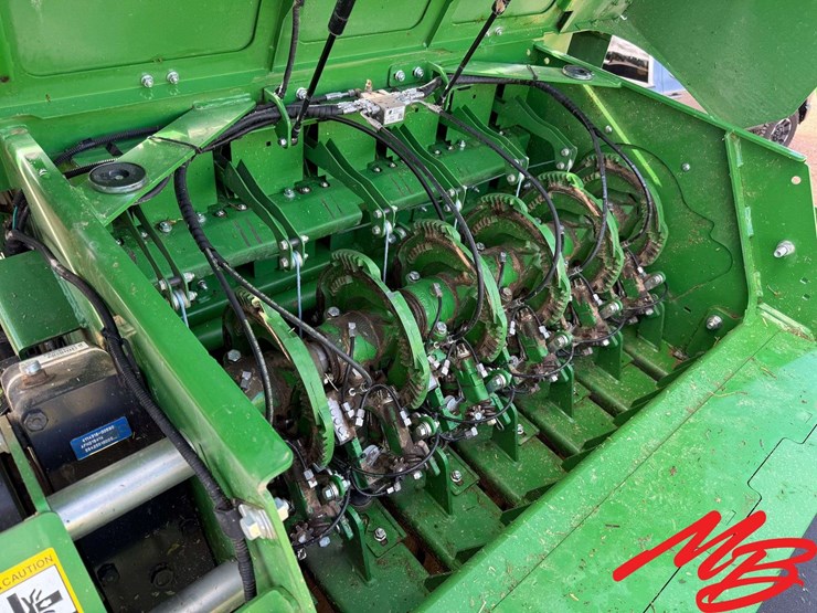 2022-john-deere-l341-image-12