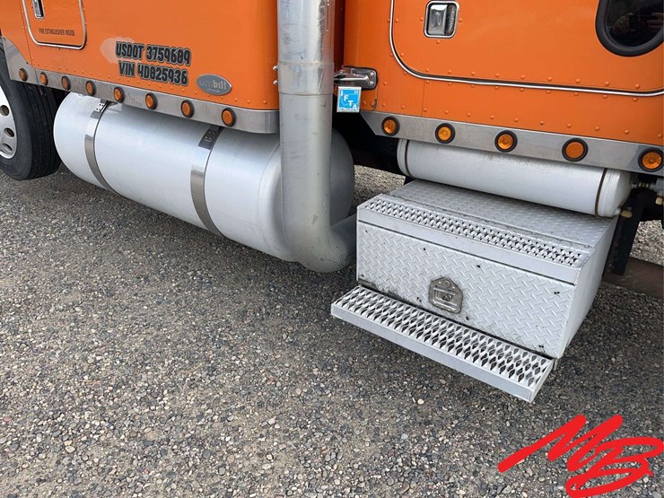 2004-peterbilt-379-image-29