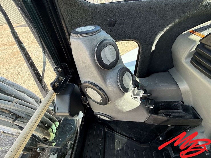 2013-bobcat-e35-image-25