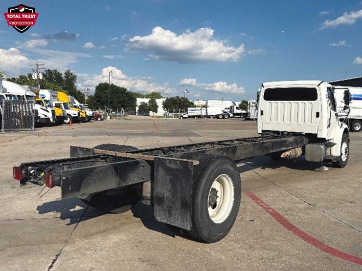 2020-freightliner-m2-106-image-2