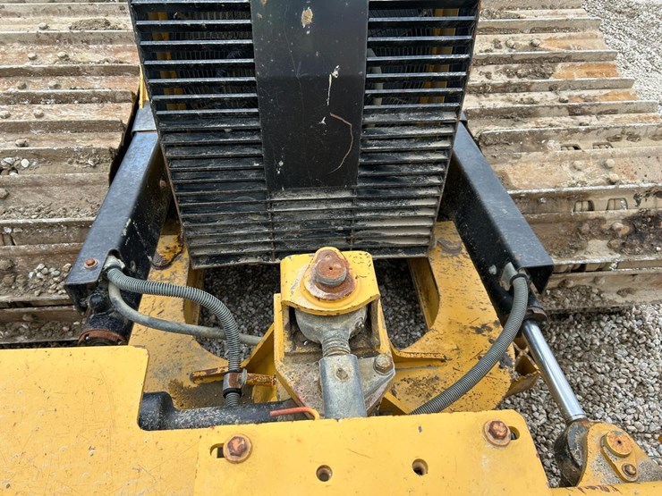 2015-caterpillar-d6k2-lgp-image-10