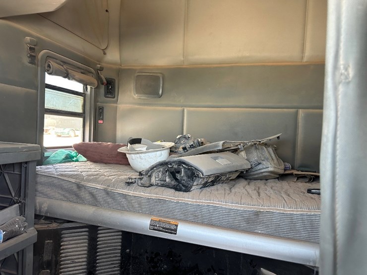 2018-kenworth-t680-image-10