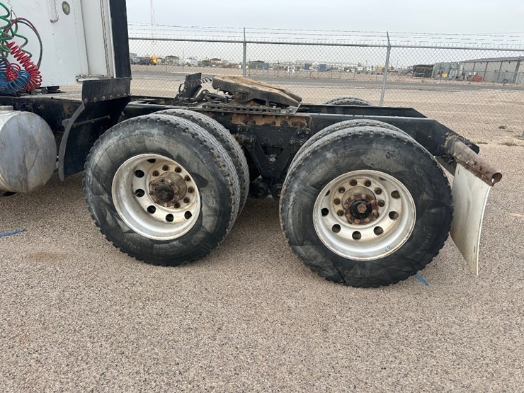 2013-kenworth-t660-image-9