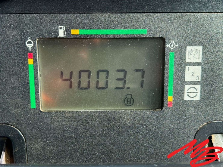 hesston-8450-image-25